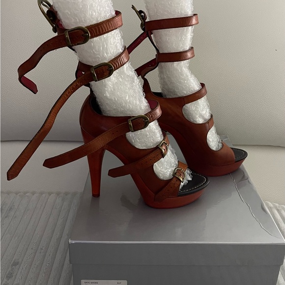 Vivienne Westwood Gladiator Brandy/Rosso Sex And The City High Heels - Picture 5 of 9